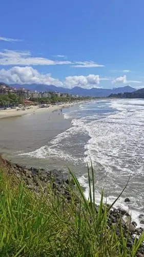 Apartamento com ar condicionado e Wi fi frente mar 03 dormitórios Edifício Luz do Sol — 4-Star Luxury Hotel in Ubatuba, Brasil