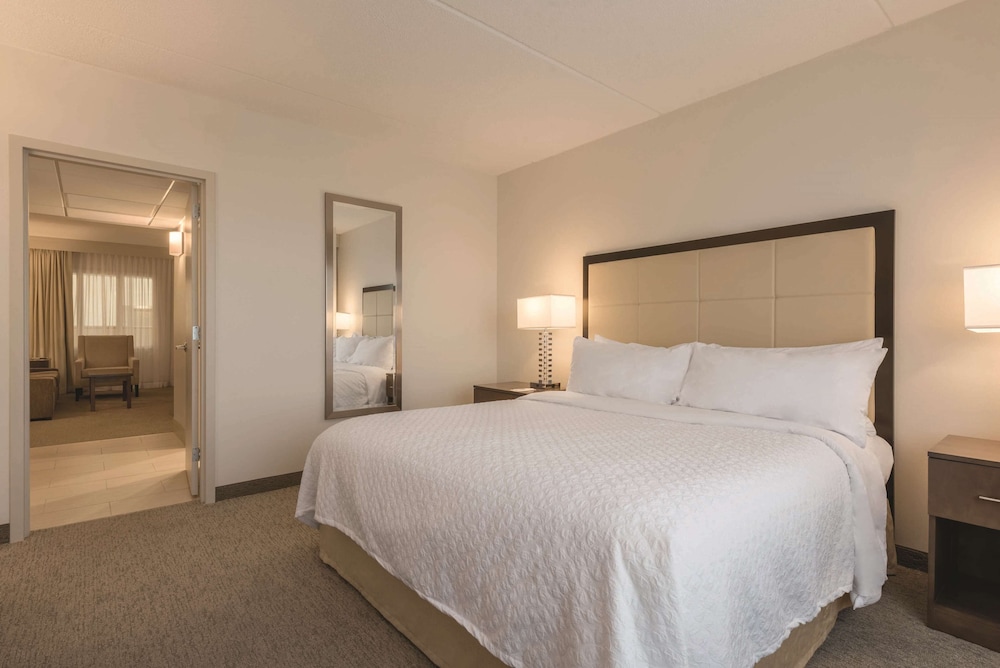 Embassy Suites by Hilton Milwaukee Brookfield - photo 16