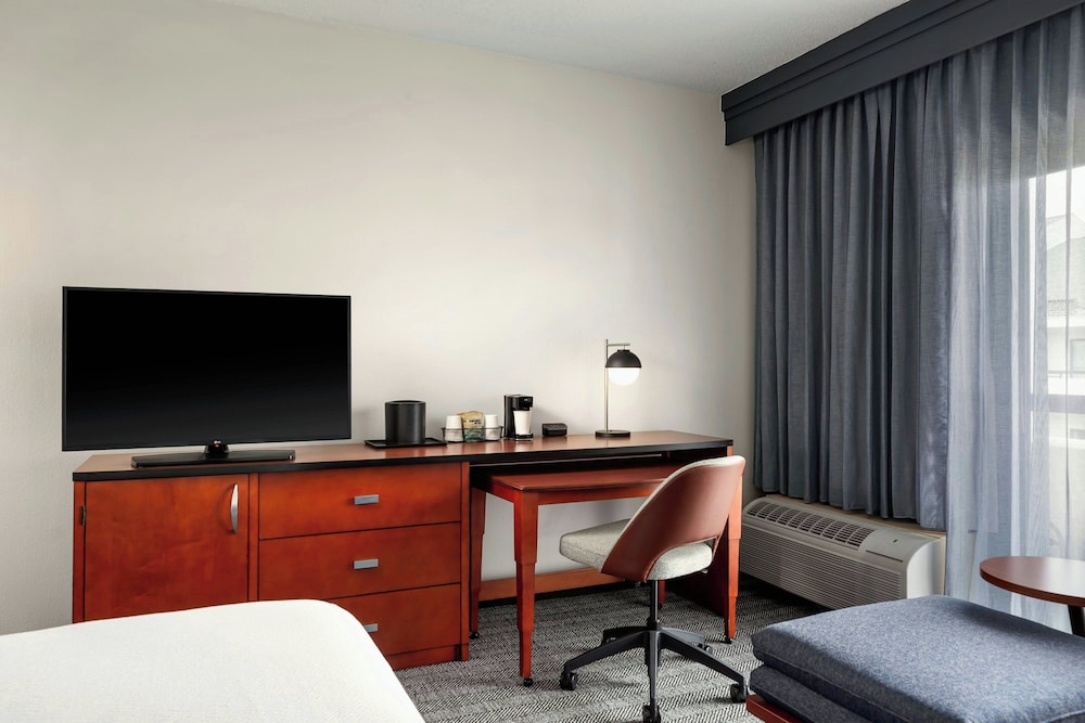 Courtyard by Marriott Minneapolis St. Paul Airport - photo 4