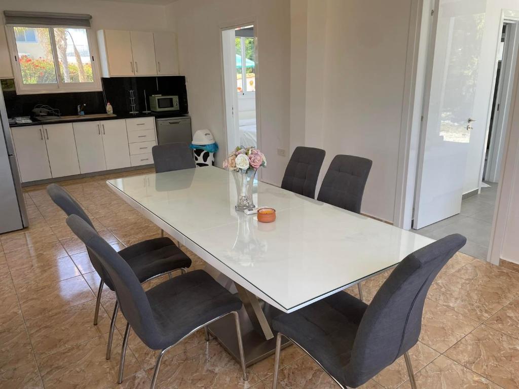 Villa Coralia Gardens 1km From Coral Bay Beach