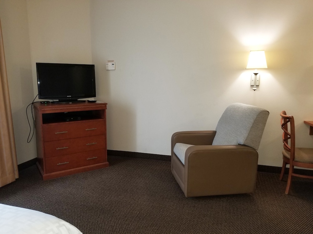 Candlewood Suites Cape Girardeau by IHG - photo 43