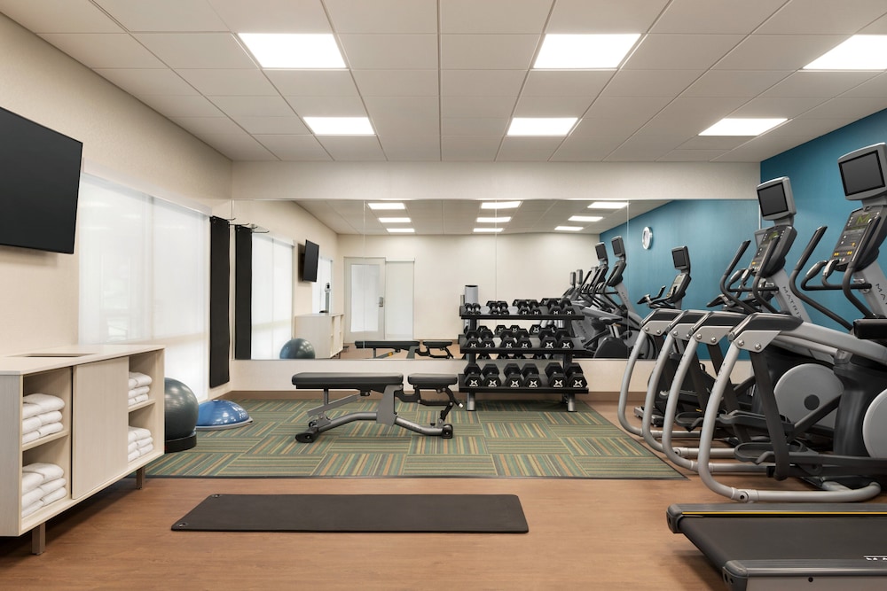 Holiday Inn Express and Suites Beaver Dam - photo 18
