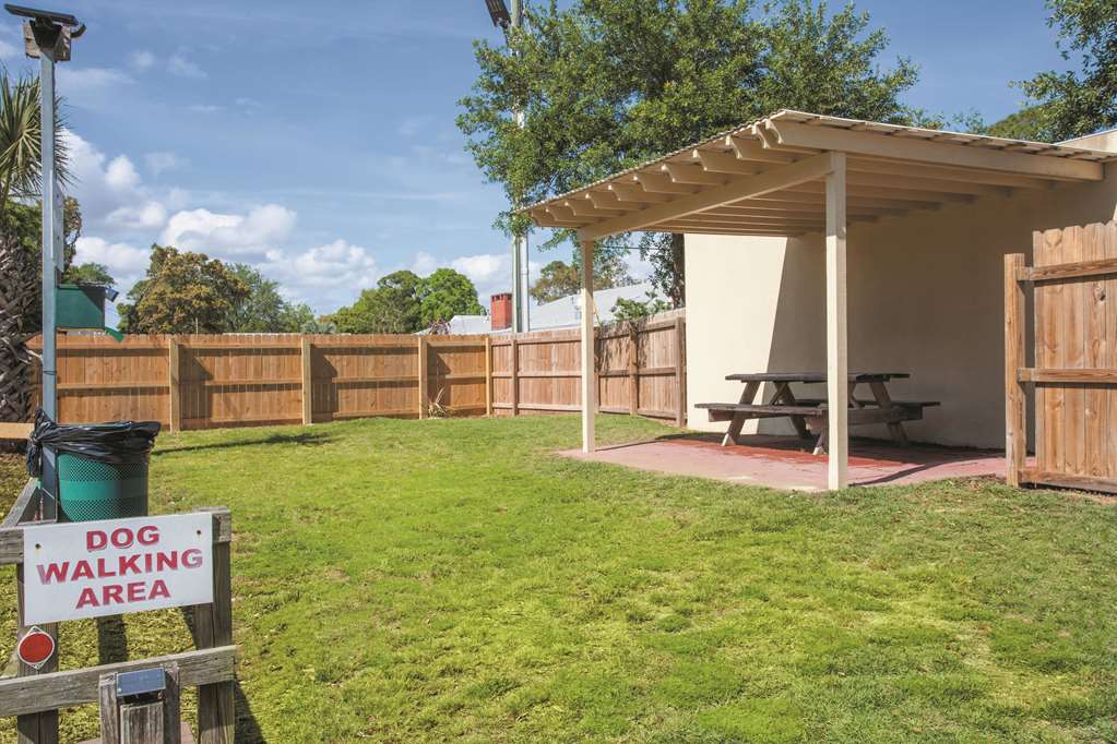La Quinta Inn & Suites by Wyndham Fort Walton Beach - photo 31