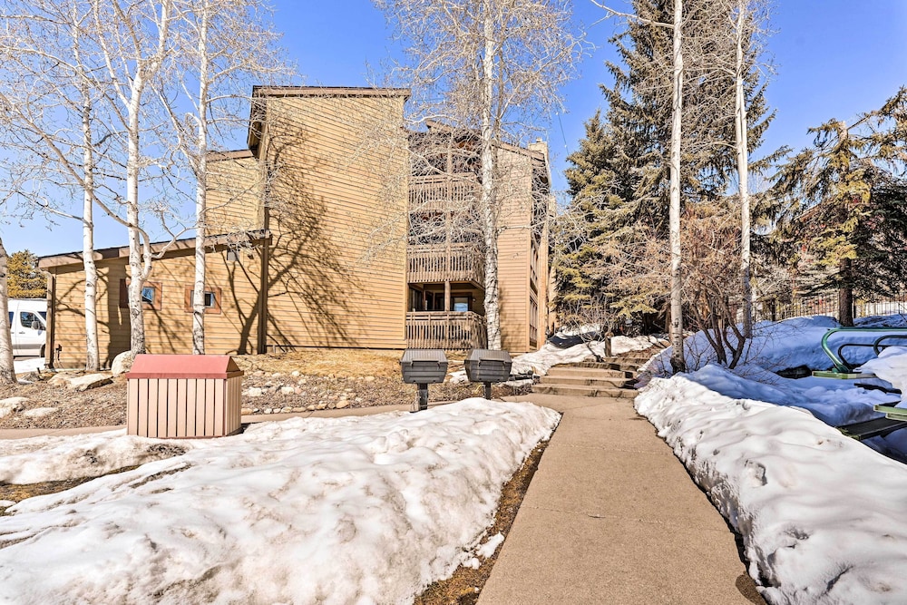 Upscale Condo w Balcony 1 2 Mi to Ski Resort - photo 11