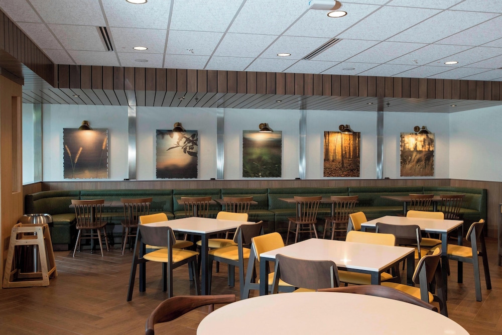 Fairfield Inn & Suites by Marriott Philadelphia Valley Forge Great Valley - photo 38
