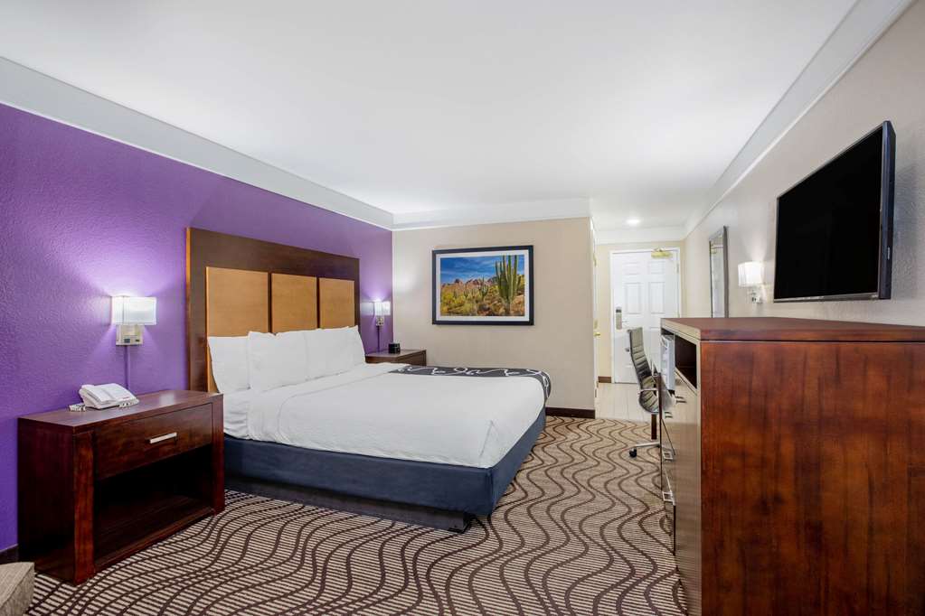 La Quinta Inn & Suites by Wyndham Hesperia Victorville - photo 21