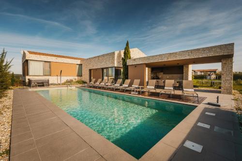 Villa Vigneto near Novigrad for 15 persons with sea view and whirlpool — 4-Star Luxury Hotel in Brtonigla, Croatia