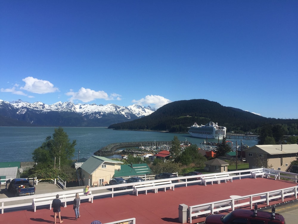 Captain's Choice Motel - featured photo