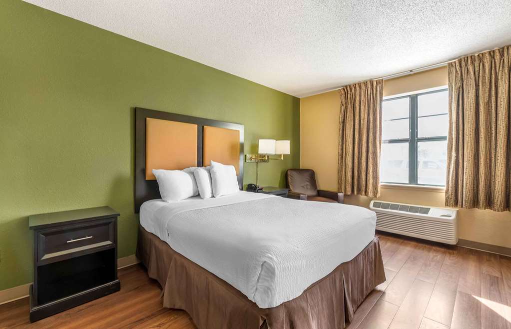 Extended Stay America Suites Minneapolis Maple Grove - photo 11