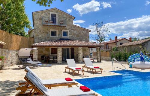 Villa Casa Di Nonno Giovanni — 4-Star Luxury Hotel in Buzet, Croatia