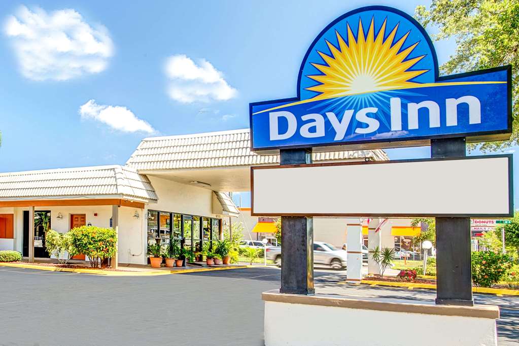 Days Inn by Wyndham St. Petersburg Central - photo 3