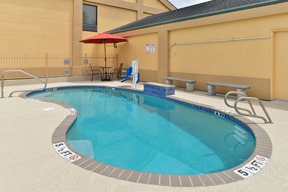 Executive Inn & Suites Breaux Bridge LA - photo 14