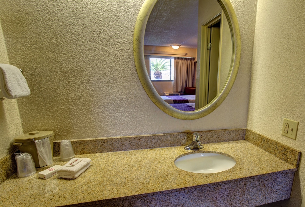 Red Roof Inn Pensacola I 10 at Davis Highway - photo 38