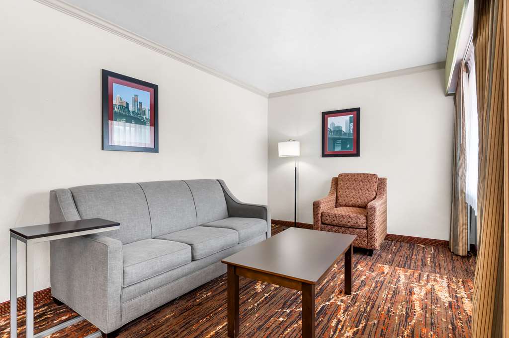 Best Western Plus Parkway Inn - photo 29