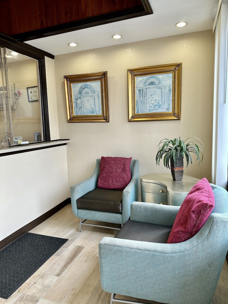 Whistling Pines Daily & Extended Stay Elizabeth City - photo 7