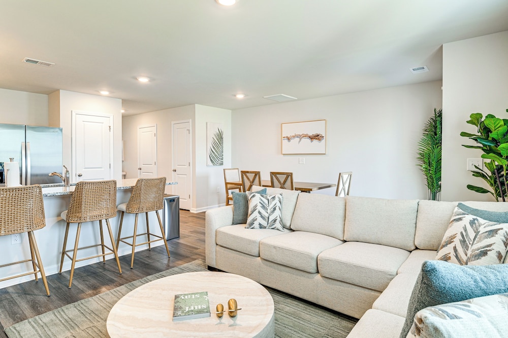 2 Mi to Shore: Newly Built Surfside Beach Gem — 4-Star Luxury Hotel in Surfside Beach, United States