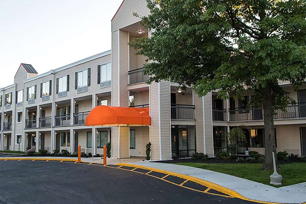 Baymont Inn and Suites by Wyndham Columbus Near OSU - photo 2