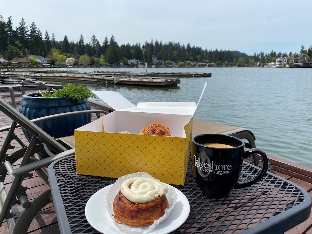 Lakeshore Inn - photo 25