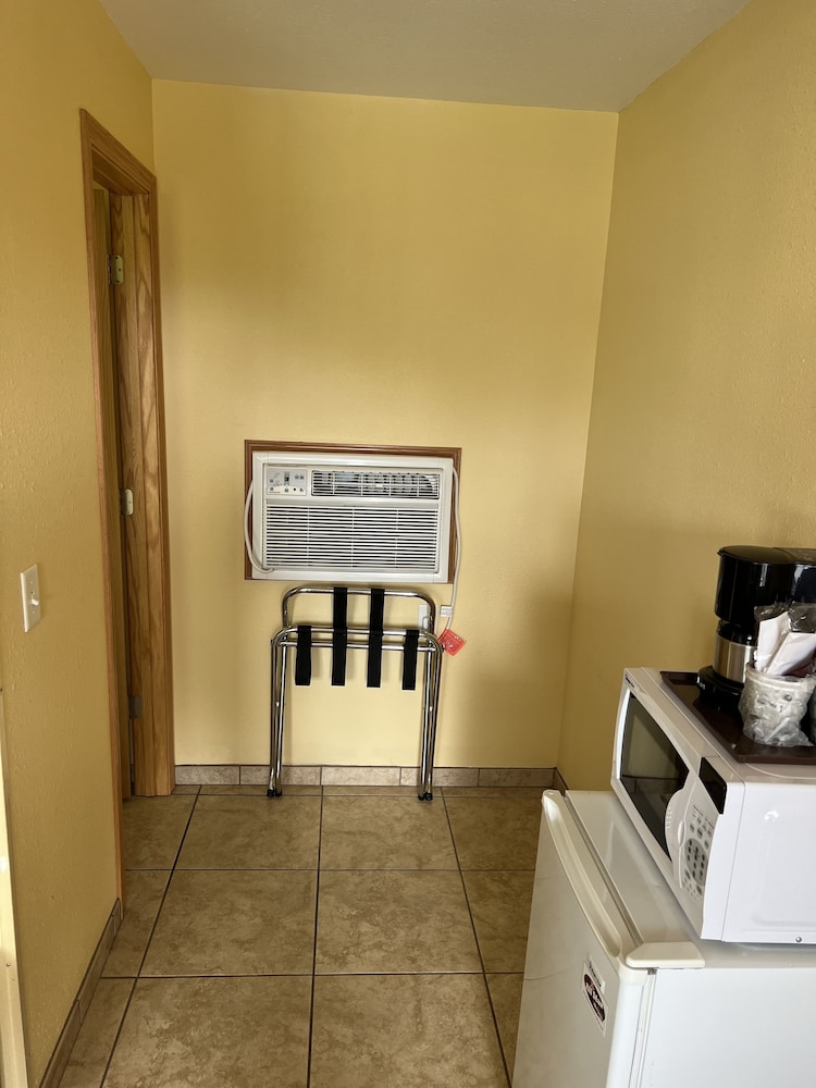 All Star Inn & Suites - photo 47
