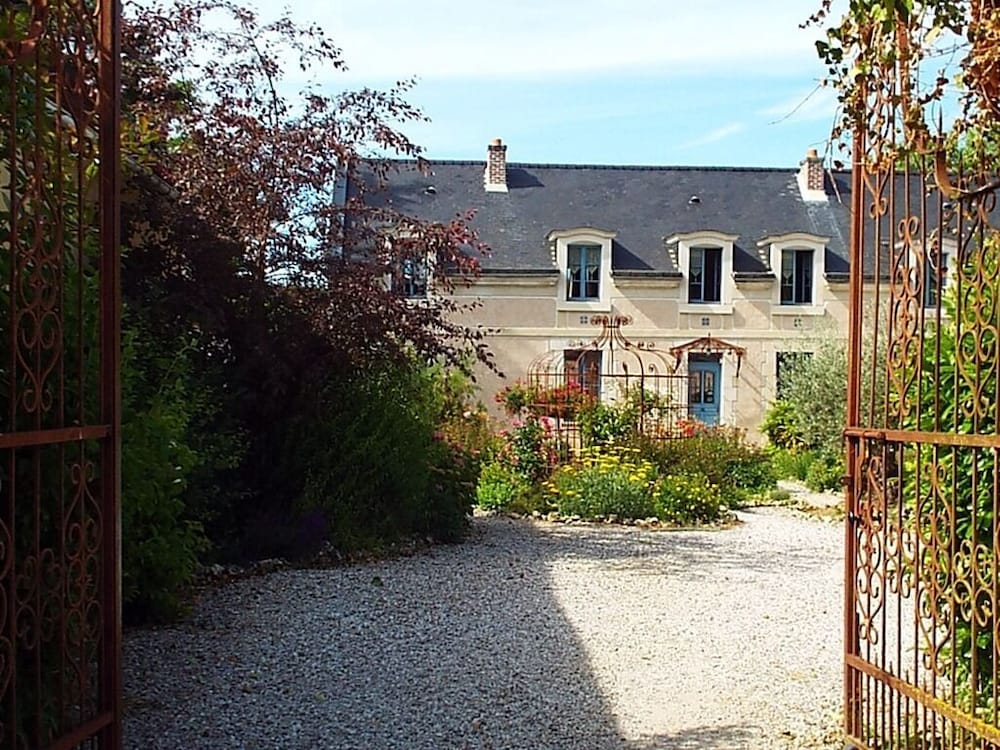 Les Roses De Montherlant — Saint Crepin Ibouvillers