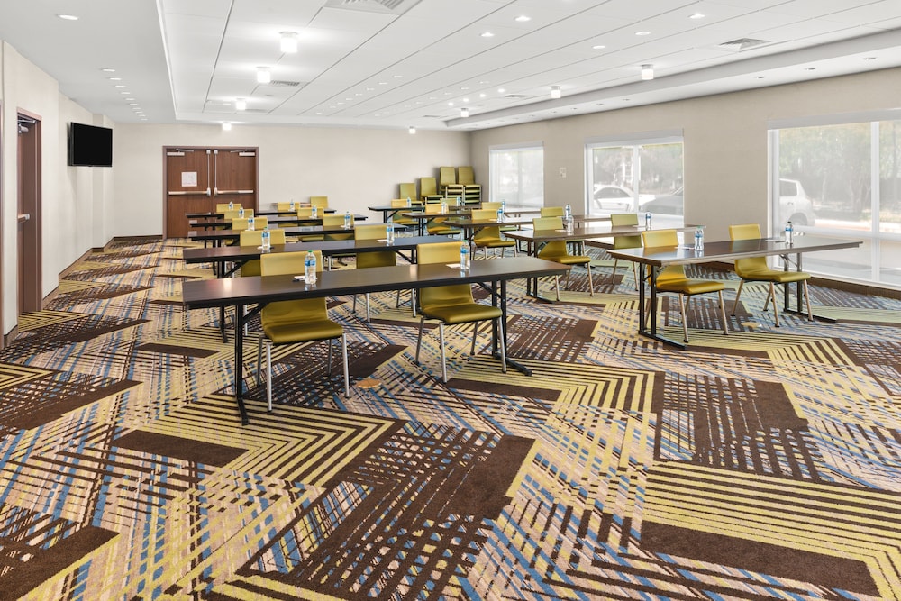 Holiday Inn Express & Suites Suisun City by IHG - photo 43