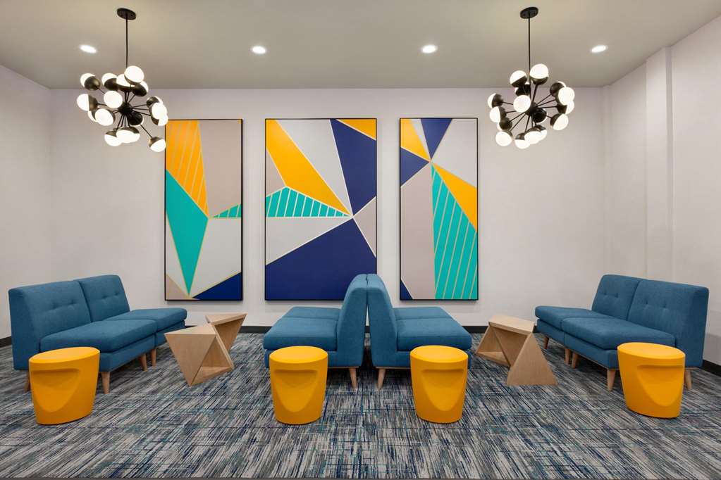La Quinta Inn & Suites by Wyndham Richmond Sugarland - photo 32