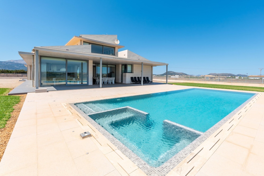 Sa Pobla 1853 85 Mallorca — 4-Star Luxury Hotel in Sa Pobla, Spain
