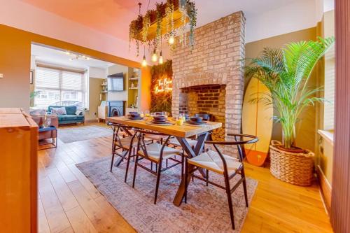 Boho Beach House Hot Tub 3 Bedroom — 4-Star Luxury Hotel in Cleethorpes, United Kingdom