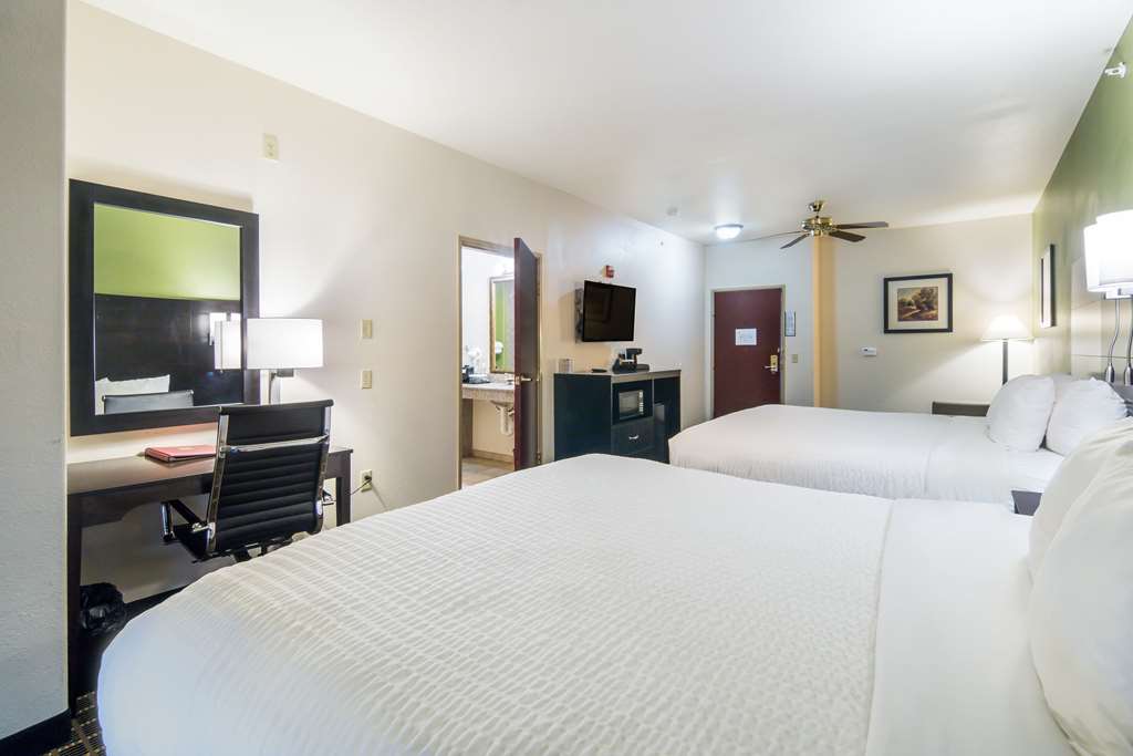Clarion Inn & Suites Weatherford South - photo 33