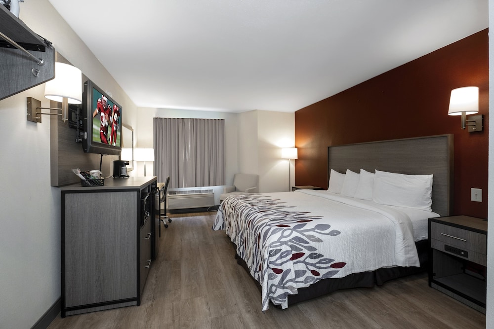 Red Roof Inn Clifton Park - photo 2