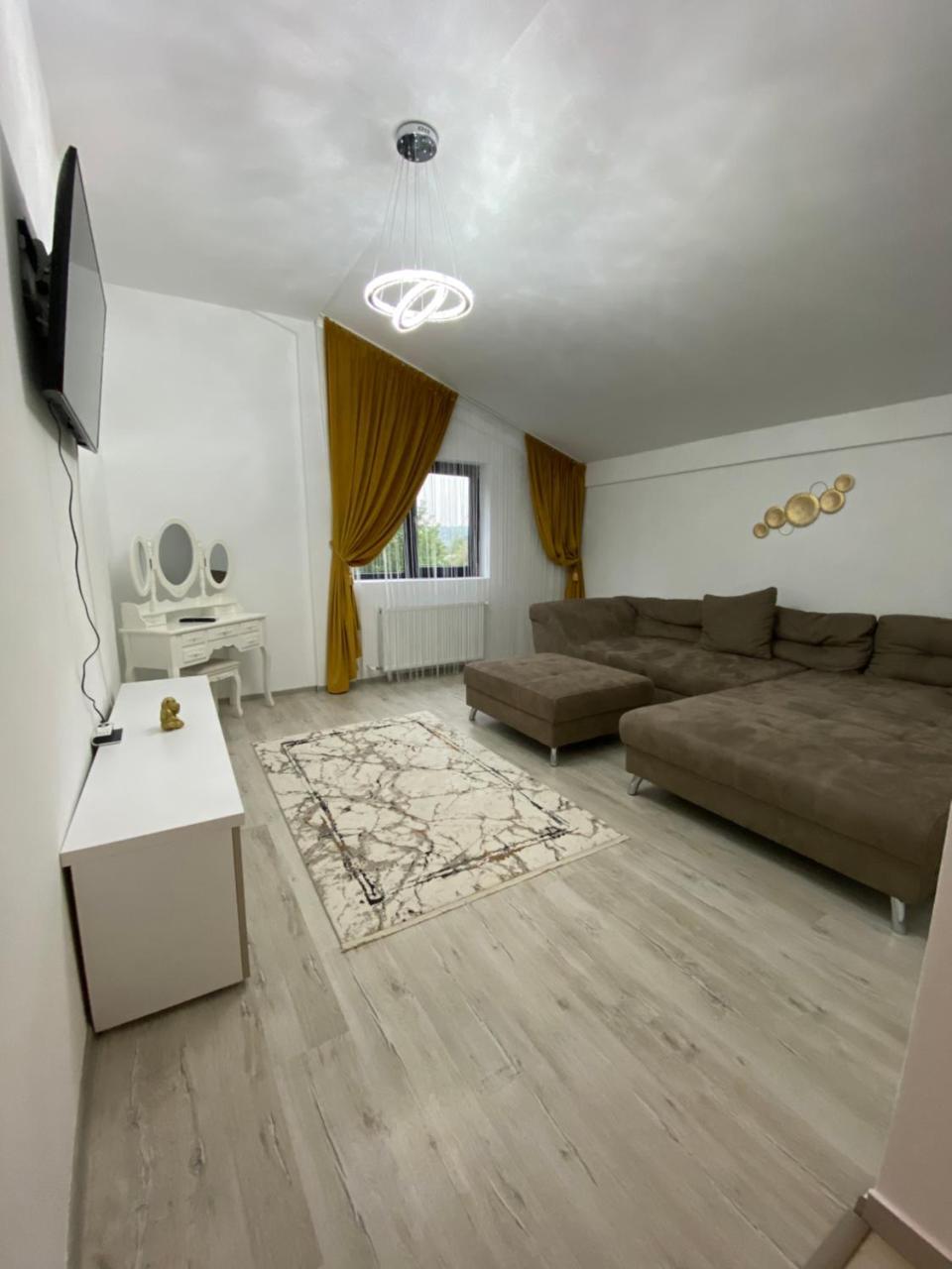 Mr&Mrs ApartHotel — hotel in Falticeni