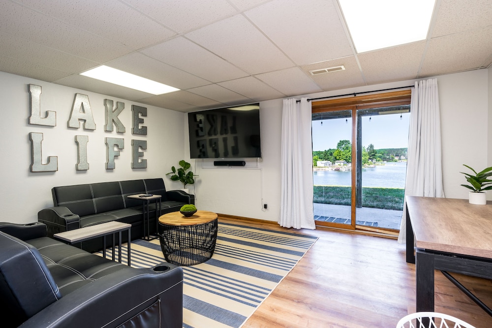 Stone Ledge Lake Getaway — hotel in Cadillac