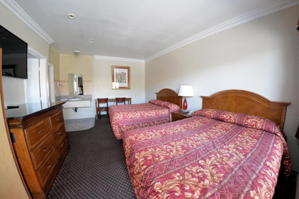 Palace Inn Oxnard - photo 31