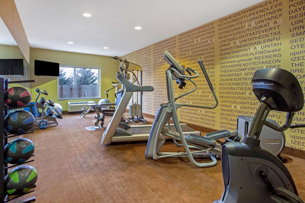 La Quinta Inn & Suites by Wyndham Bismarck - photo 13