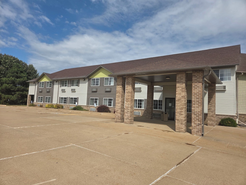 MainStay Suites LeClaire Quad Cities - photo 25