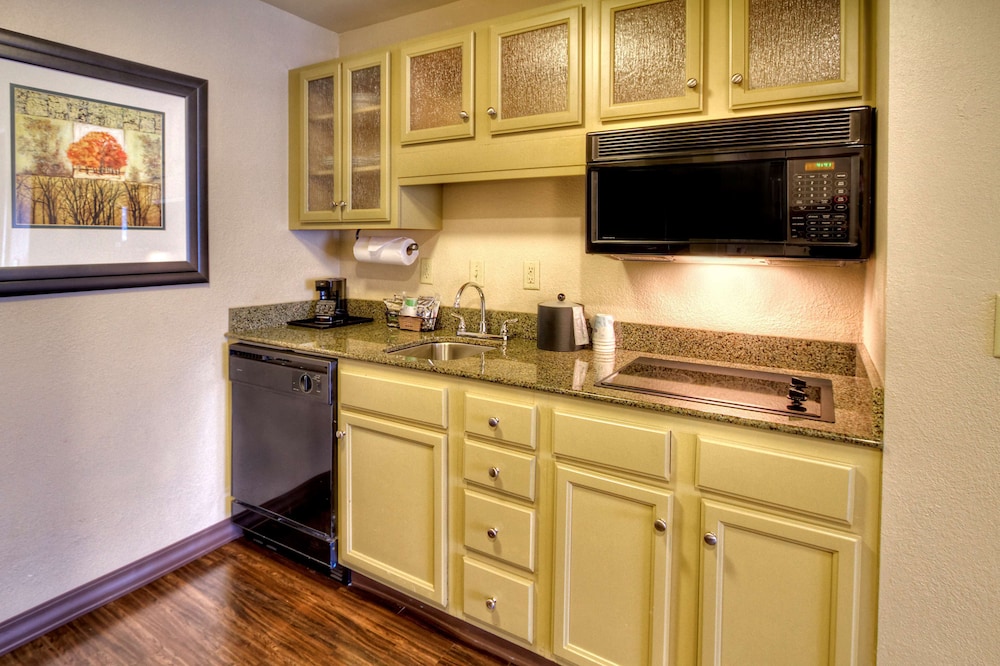 Hampton Inn & Suites Nashville Vanderbilt Elliston Place - photo 15