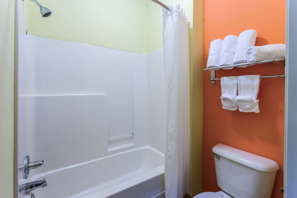 AmericInn by Wyndham Streator - photo 17