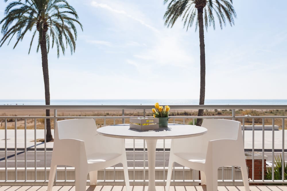 Amura Be my Guest Castelldefels — 4-Star Luxury Hotel in Castelldefels, Spain