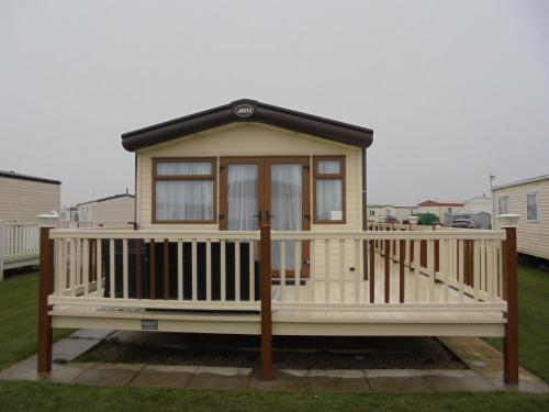 The Grange Ingoldmells: Elan 6 berth Central Heated Wrap Around Decking in Ingoldmells, United Kingdom