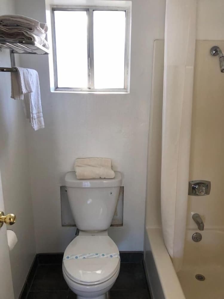 Kelseyville Motel - photo 24