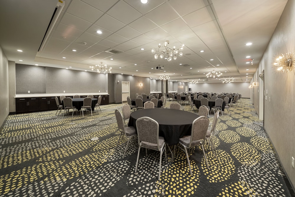 Holiday Inn & Suites Decatur Forsyth by IHG - photo 53