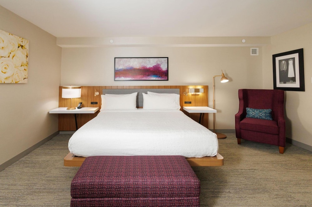 Hilton Garden Inn New York Staten Island - photo 21