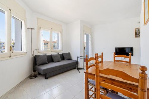 Apartamento WELCS EMP 087 frente al Canal — 4-Star Luxury Hotel in Empuriabrava, Spain