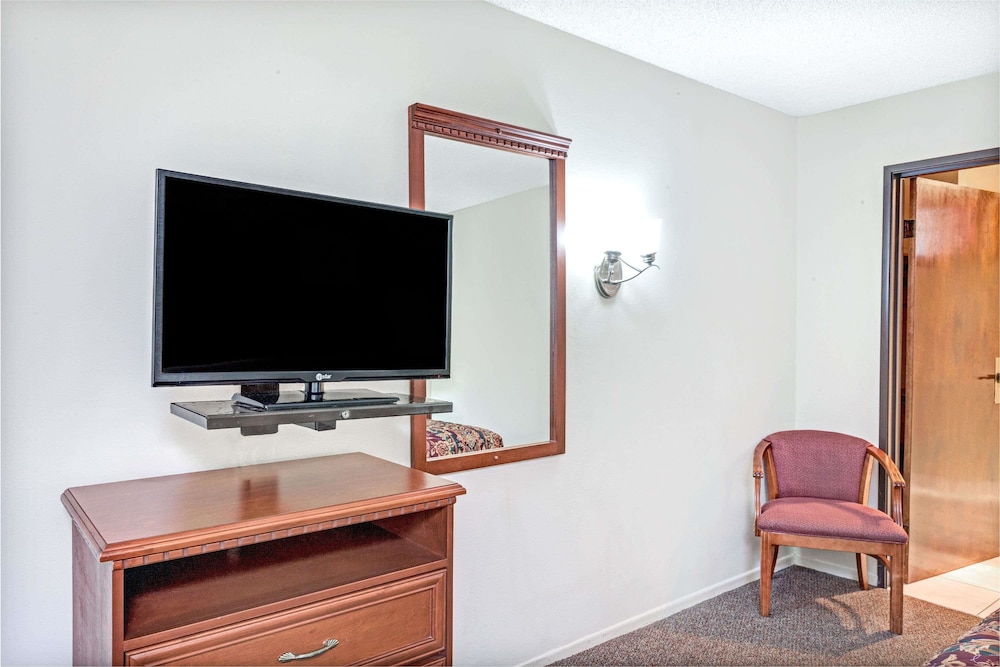 Vantage Point Inn Woodland Hills - photo 7