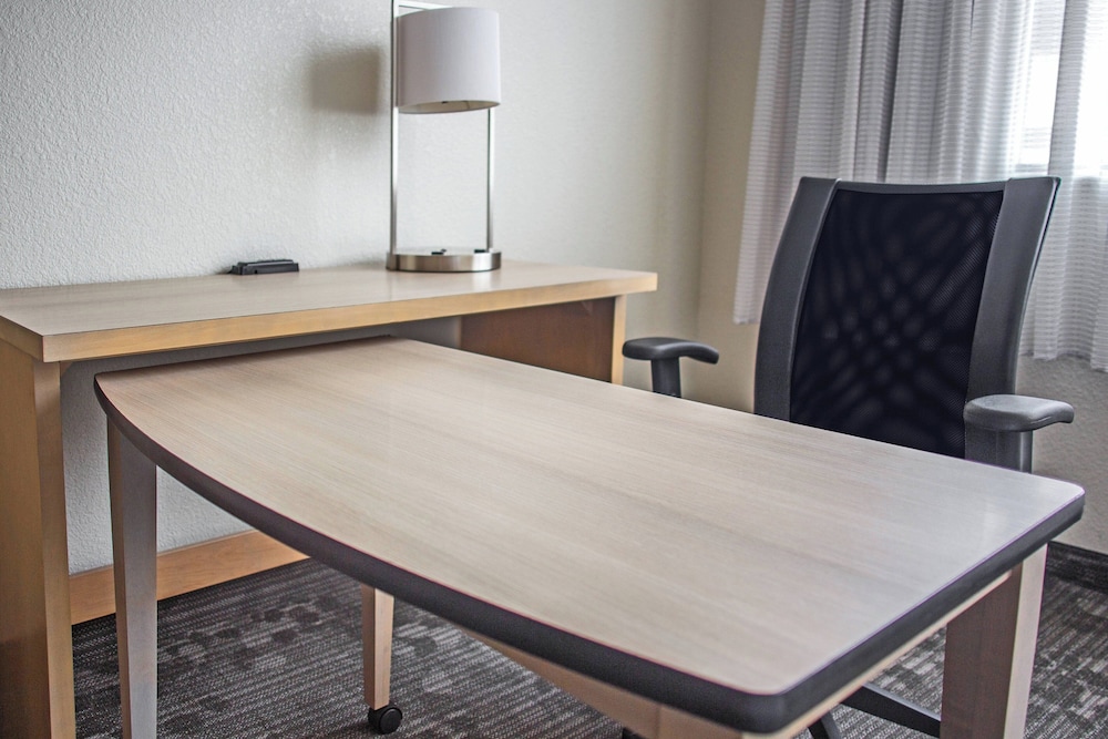 Courtyard by Marriott Columbus Downtown - photo 8