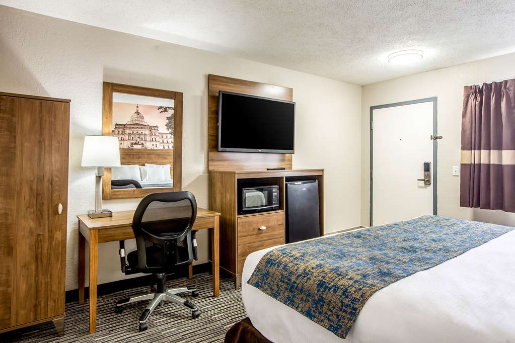 Clarion Pointe East Lansing University Area - photo 10