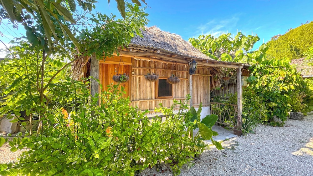 Aldea Muul Tuunich in Bacalar, Mexico