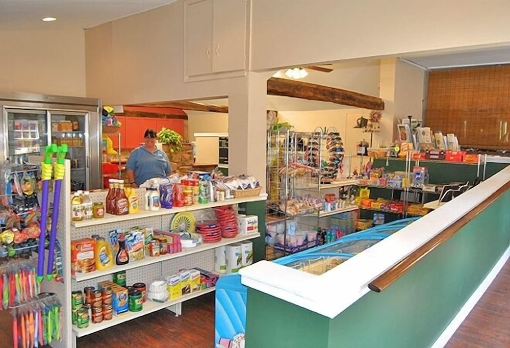 Robin Hill RV Resort & Campground Caravan Park - photo 5