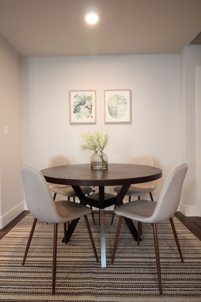 La Westwood Deluxe Suites - photo 12