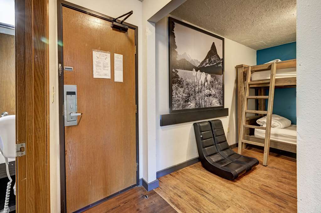 Super 8 by Wyndham Gardiner Yellowstone Park Area - photo 61